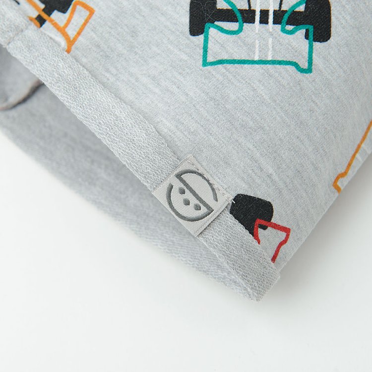 Grey cap with Formula1 cars print