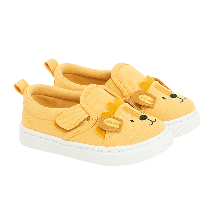 Dark yellow slippers with lion pattern