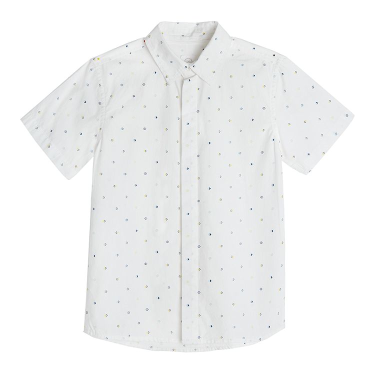 Short sleeve shirt with triangle patterns