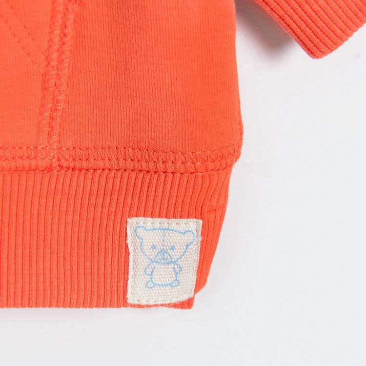 Orange sweatshirt with pockets on the front