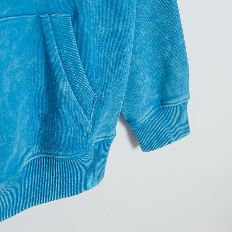 Blue sweatshirt with front pockets