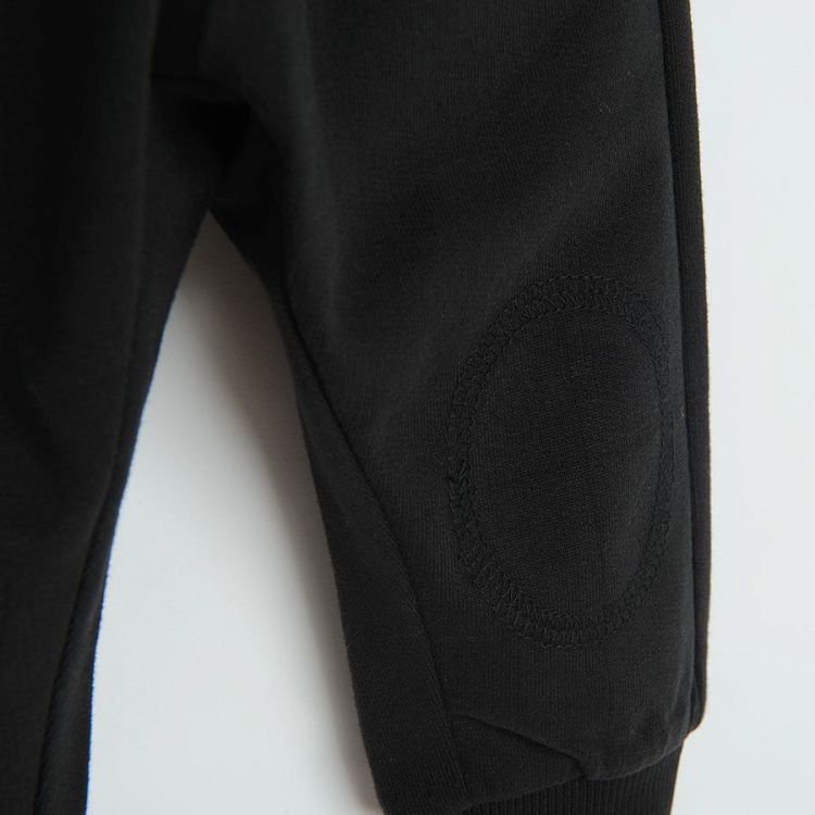Black jogging pants