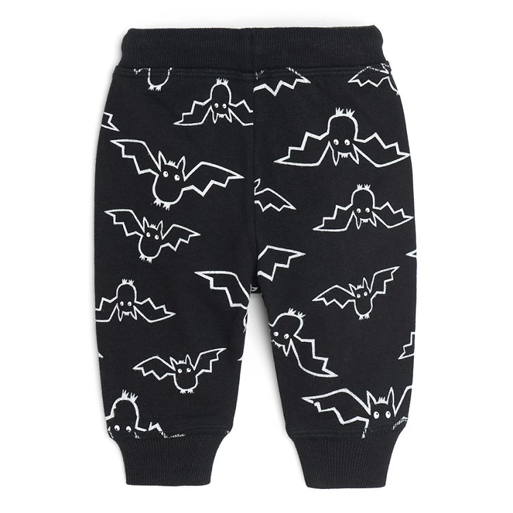 Black jogging pants with bats print