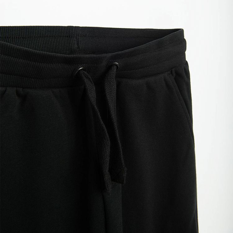 Black jogging pants