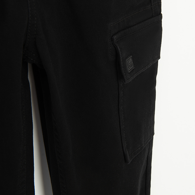Παντελόνι μαύρο με πλαϊνές τσέπες