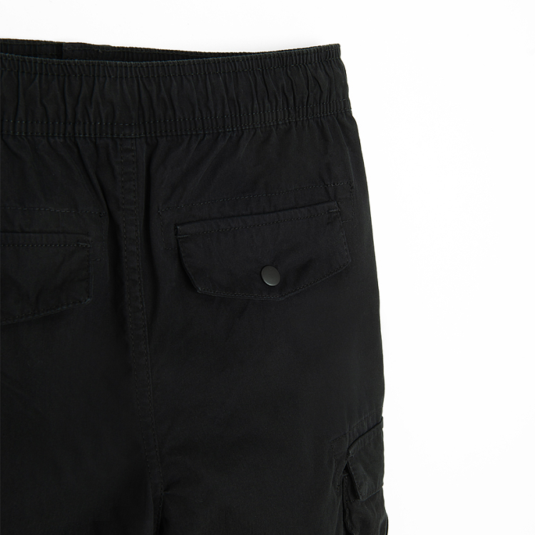Παντελόνι μαύρο με λάστιχο στη μέση και τσέπες