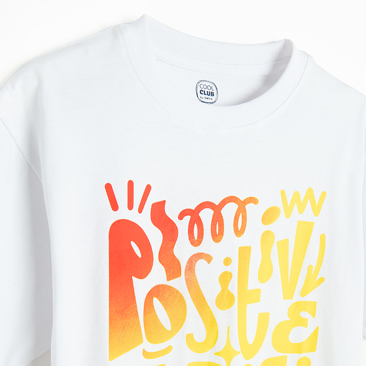 White T-shirt with positive vibes print