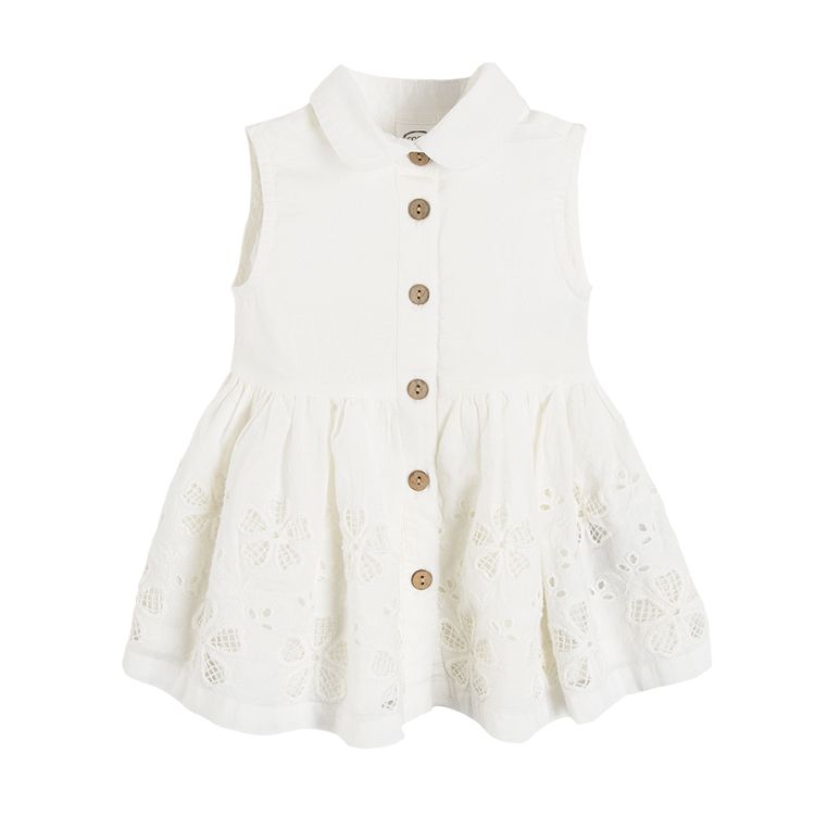 White sleeveless dress with collar and buttons and lace patterns