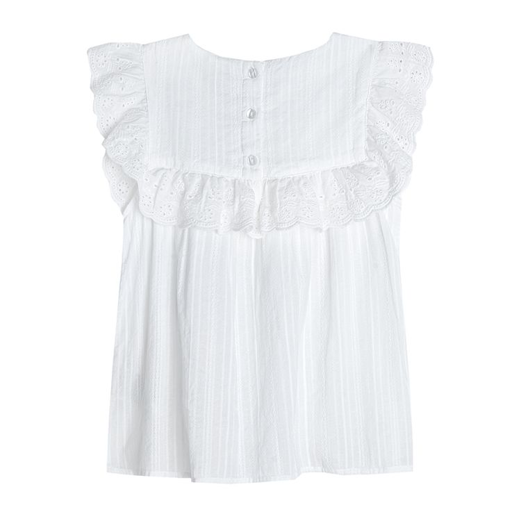 Sleeveless blouse with ruffle and lace