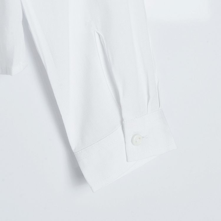 White shirt with a knot