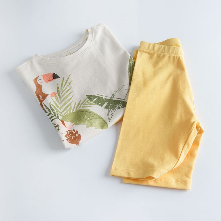White short sleleve with girl in the desert print and yellow leggings set
