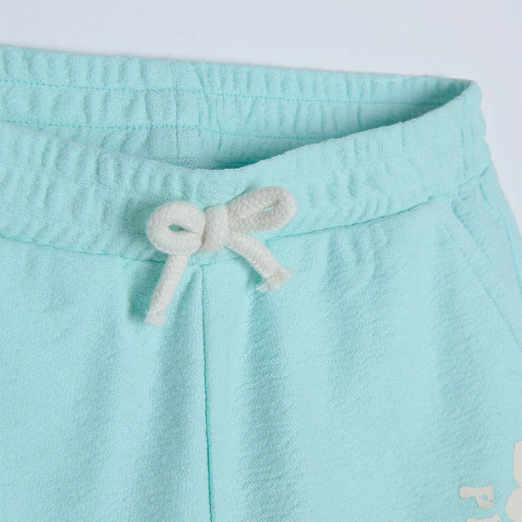 Turquoise shorts with elastic waist and pockets