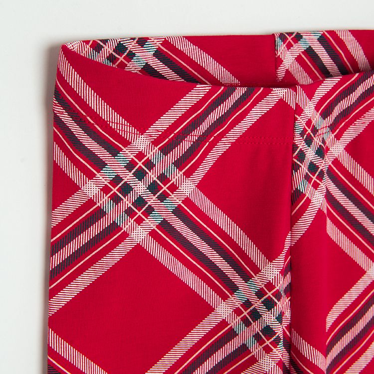 Red leggings with geometric lines