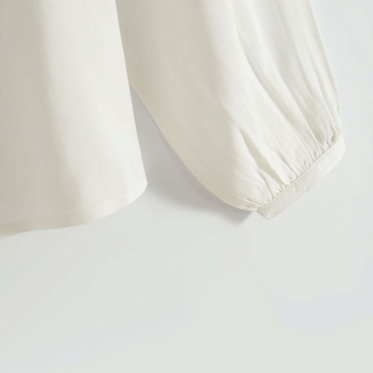 White long sleeve shirt with raffles