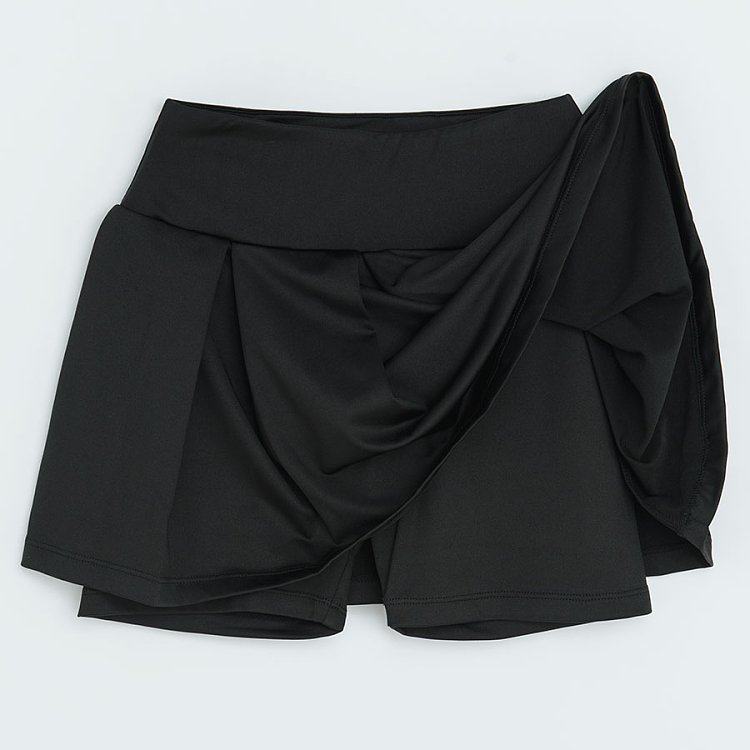 Black shorts with pleated skirt on top