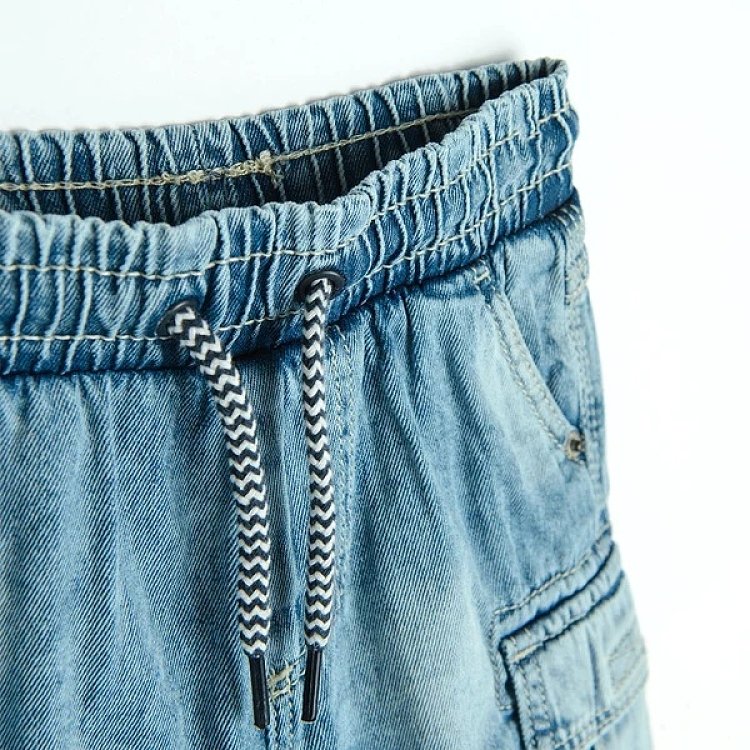 Bermuda shorts with cord and pockets