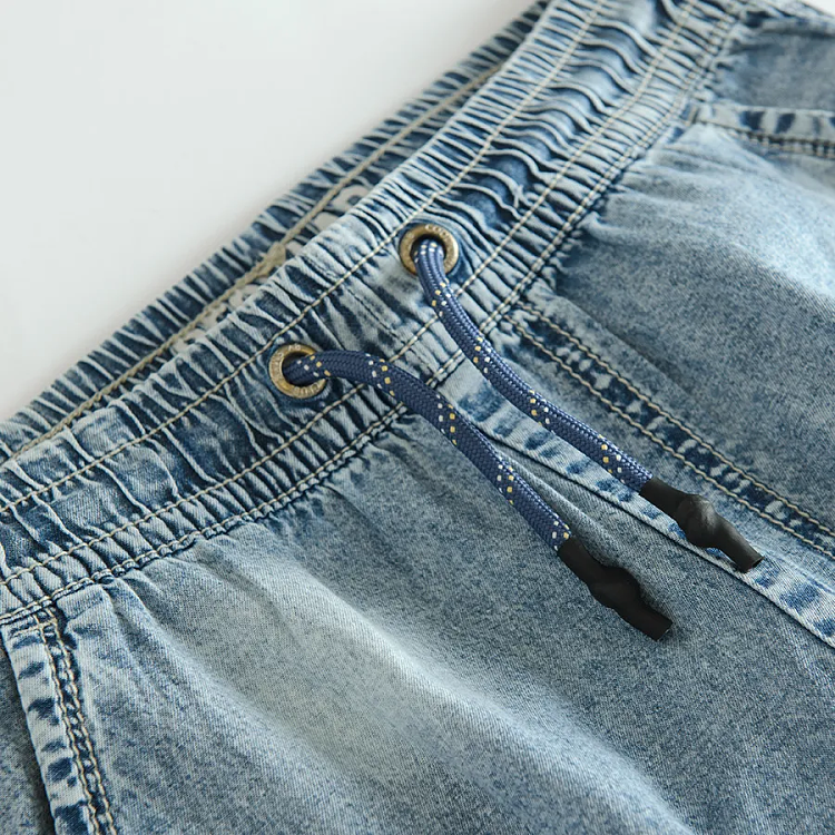 Denim shorts with adjustable waist and side pockets