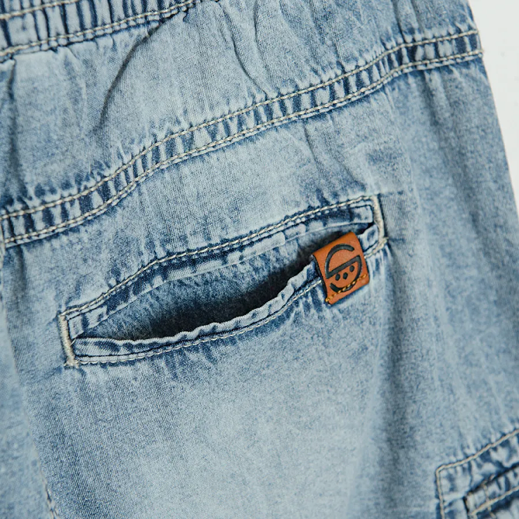 Denim shorts with adjustable waist and side pockets