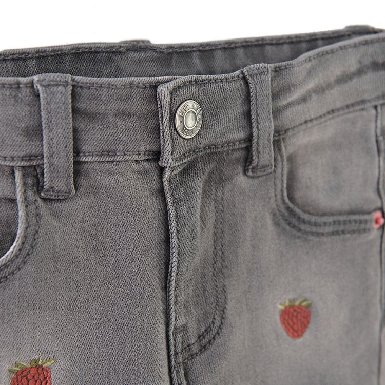 Παντελόνι τζιν με κεντημένα φρούτα