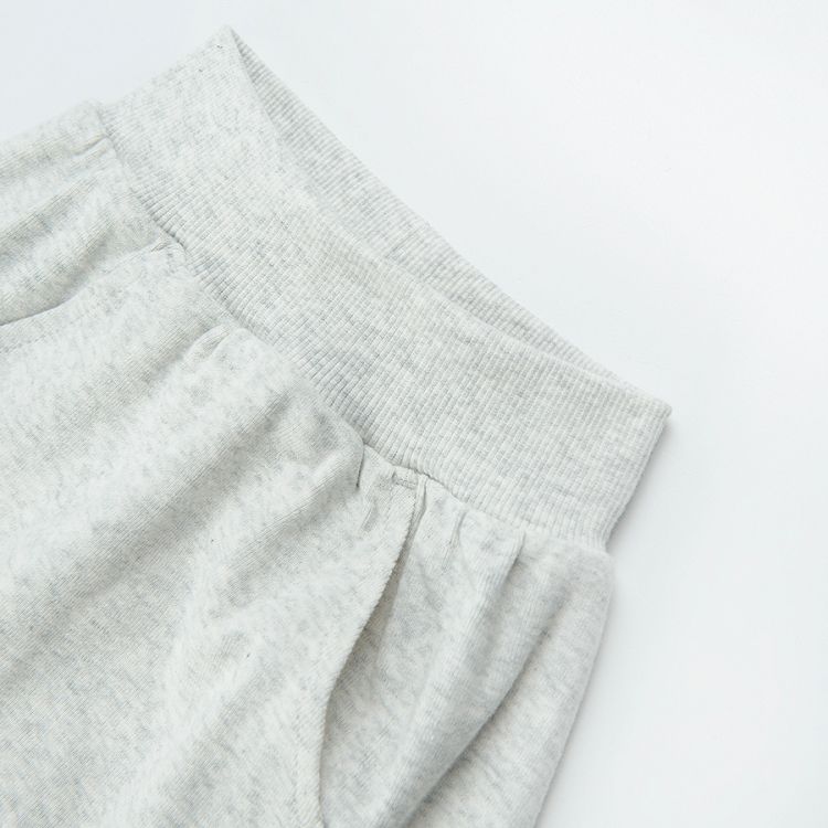 White shorts with front pockets