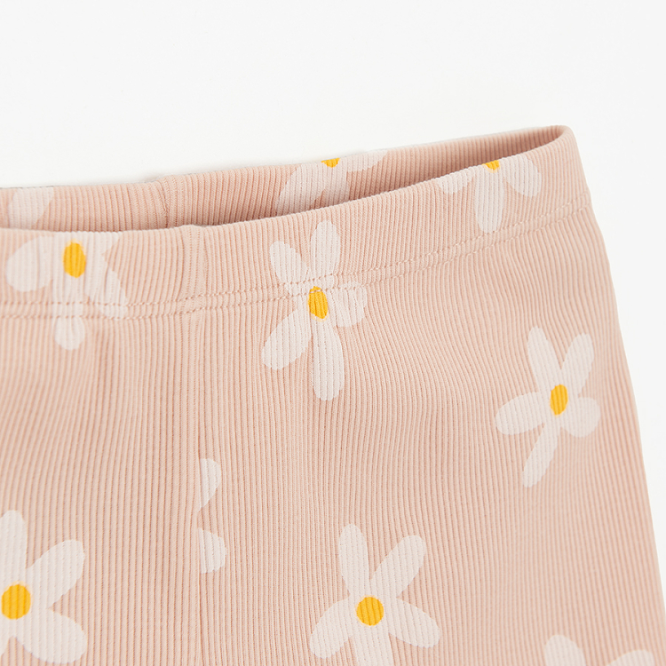 Light pink short sleeve and shorts pyjamas with daisies print