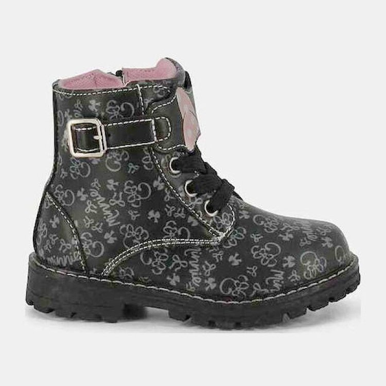 Boot with laces