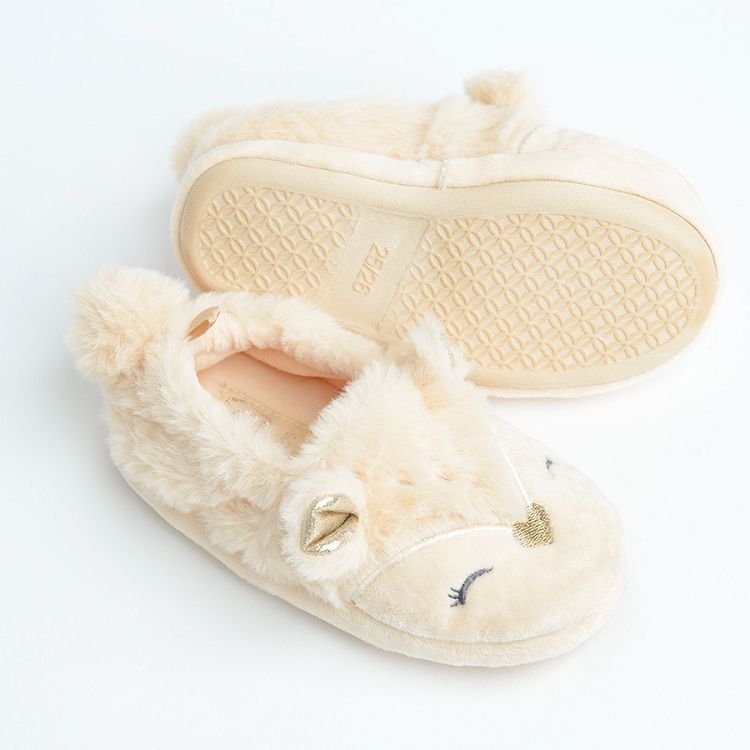 Beige fluufy sleepers with kitten pattern