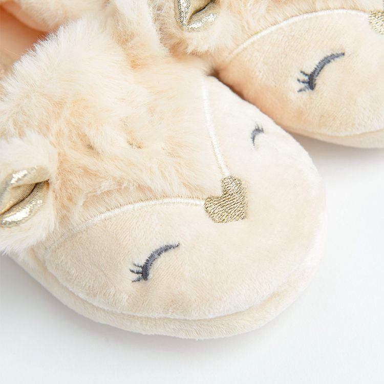 Beige fluufy sleepers with kitten pattern