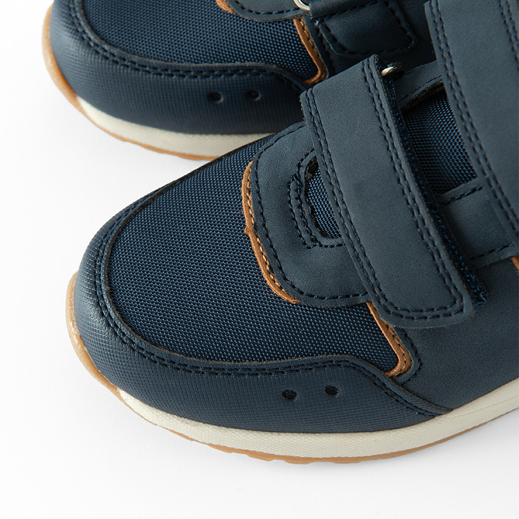 LEISURE SHOES