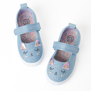 Blue shoes with kitten pattern