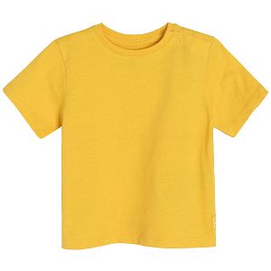 Yellow short sleeve T-shirt with poppers on the shoulder
