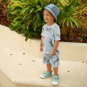 Light blue shorts sleeve T-shirt and shorts with crabs print