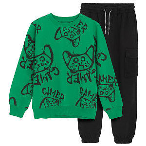 Jogging set, green sweatshirt with gaming print and black sweatpants