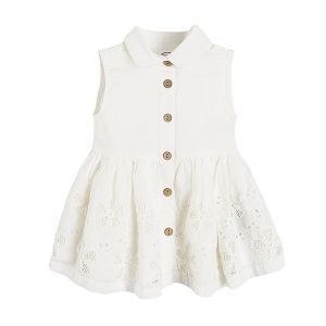 White sleeveless dress with collar and buttons and lace patterns