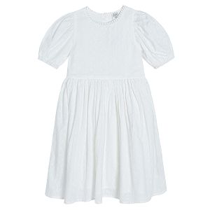 Φόρεμα κοντομάνικο λευκό με διάτρητες λεπτομέρειες