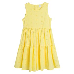 Φόρεμα αμάνικο κίτρινο με διάτρητο σχέδιο
