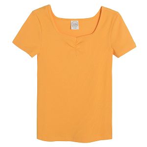 Μπλούζα κοντομάνικη πορτοκαλί με σούρα στη λαιμόκοψη