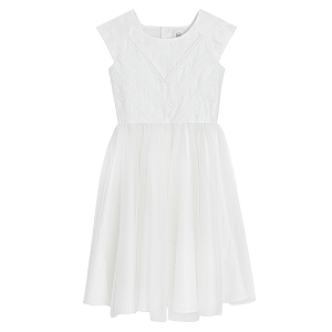 Φόρεμα κοντομάνικο λευκό με τούλι και κεντημένα σχέδια