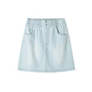 Denim skirt with button and pockets