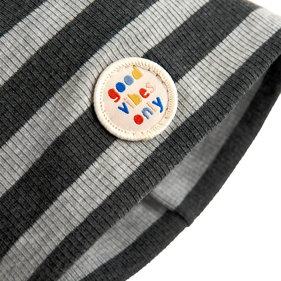 Grey stripes cap- Good vibes only print