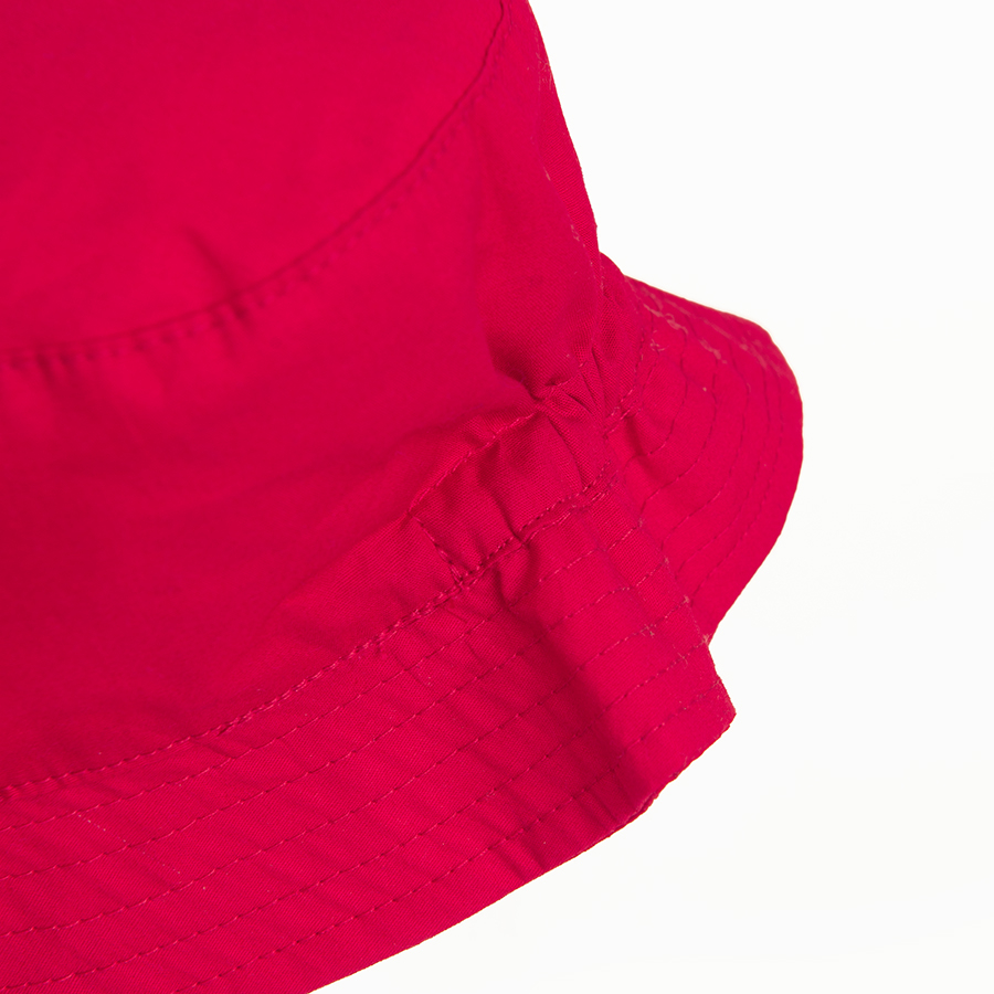 Red summer cap with crab print and claws
