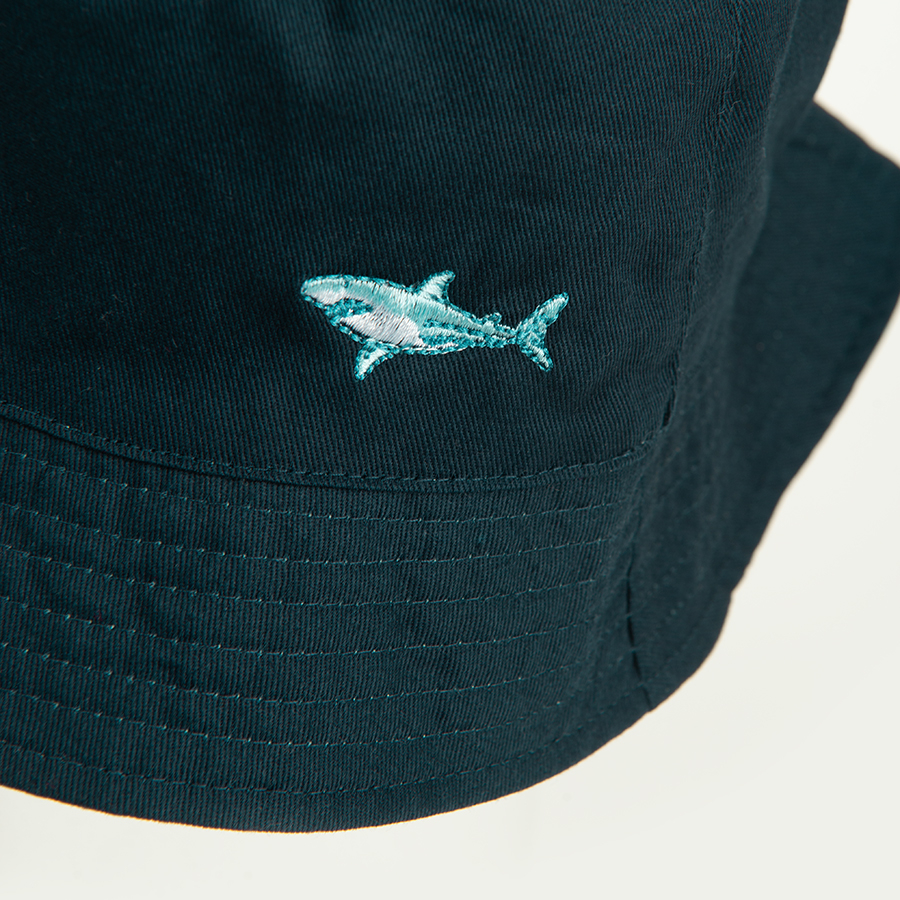 Καπέλο διπλής όψης μπλε σκούρο και γαλάζιο με στάμπα καρχαρίες