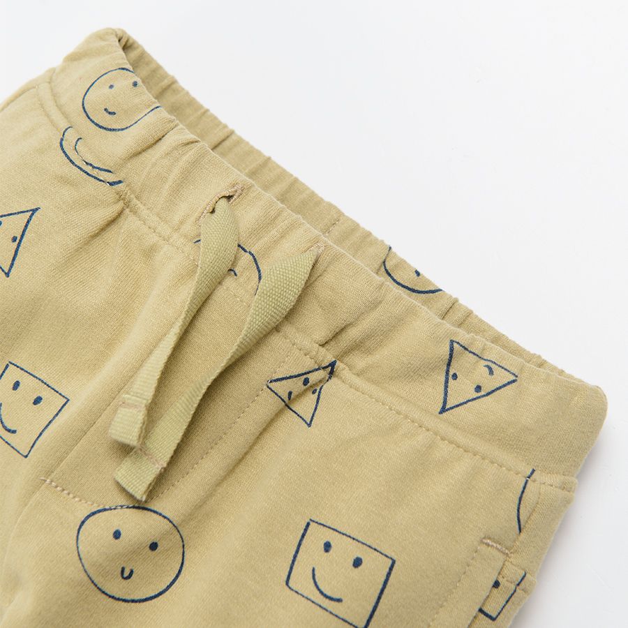 Jogging pants with geometric shapes