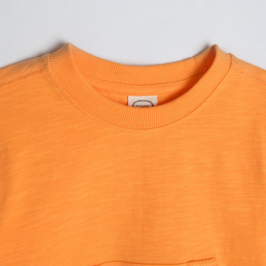 Orange sweatshirt with pocket in the front