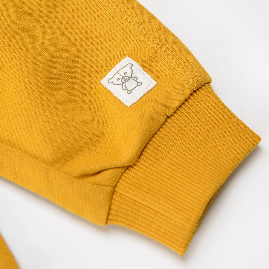 Yellow jogging pants with cord and side pockets