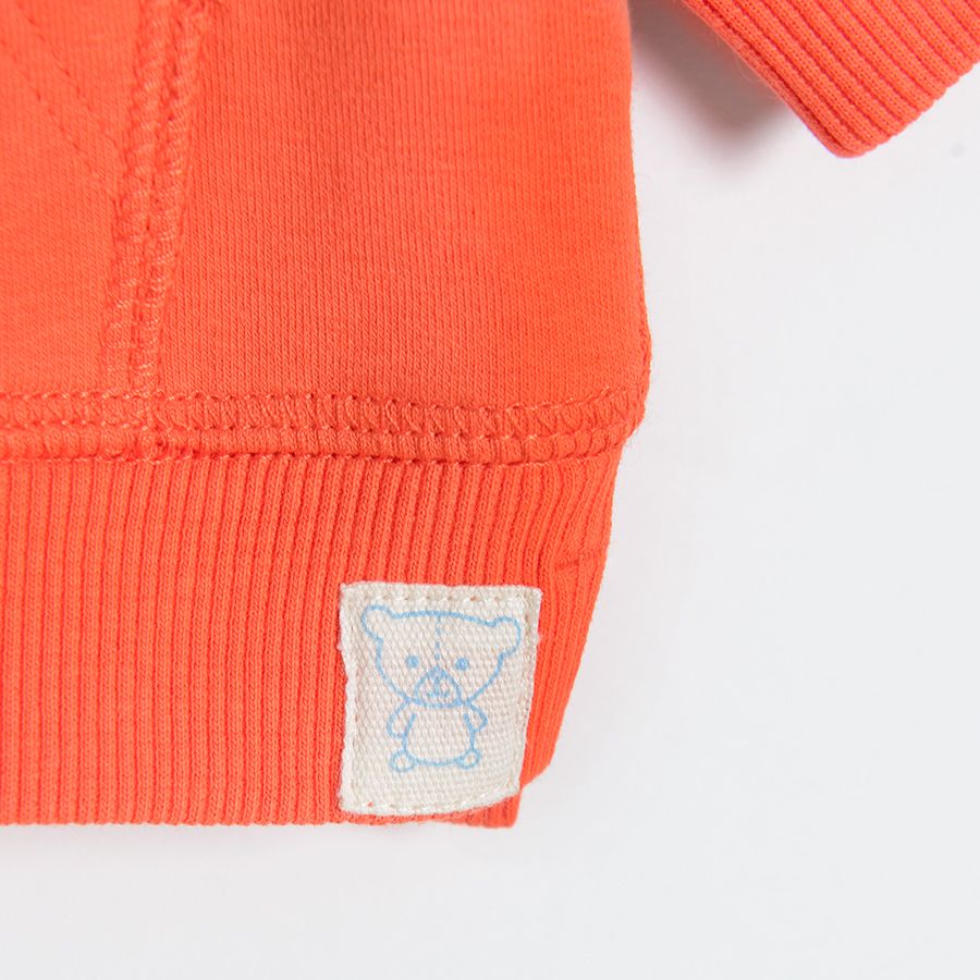 Orange sweatshirt with pockets on the front