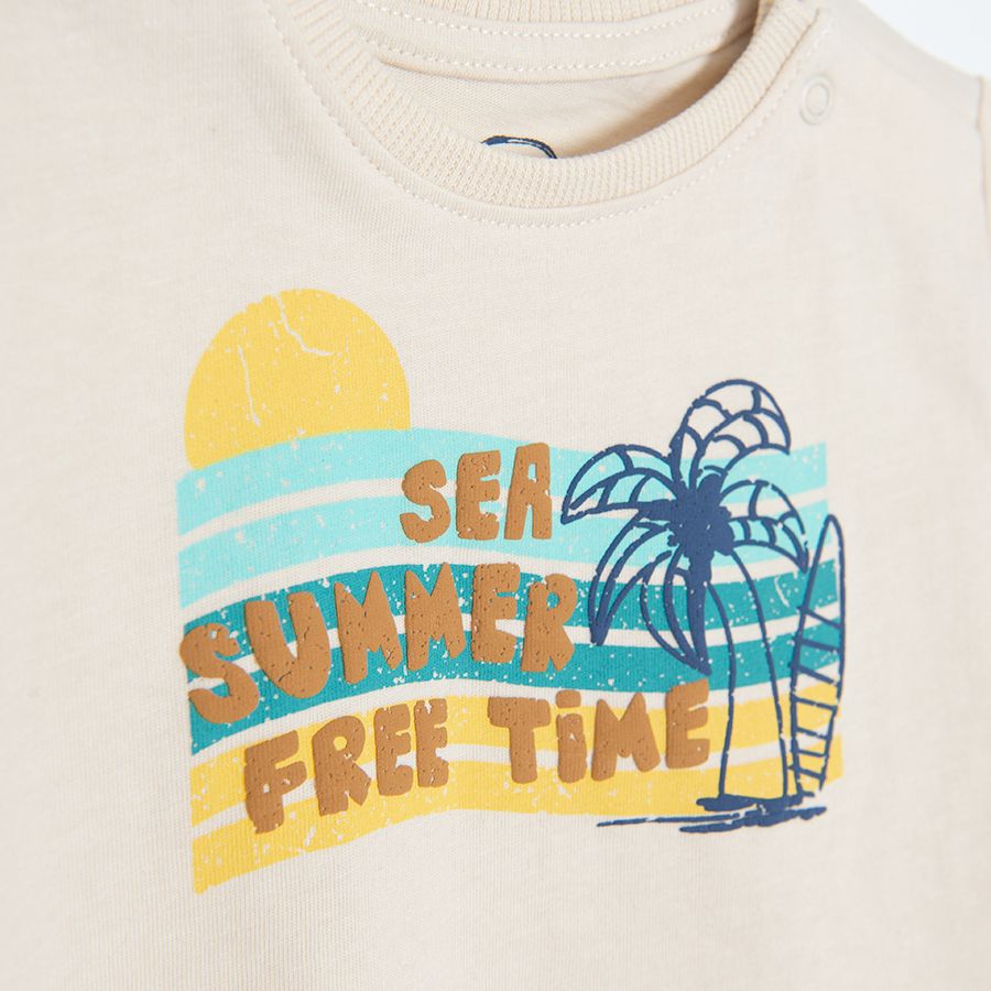 Beige short sleeve T-shirt with SEA SUMMER FREE TIME print and blue shorts with back pocket