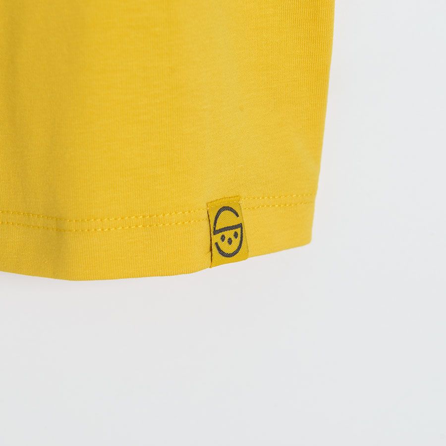 Yellow short sleeve T-shirt