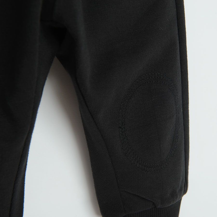 Black jogging pants