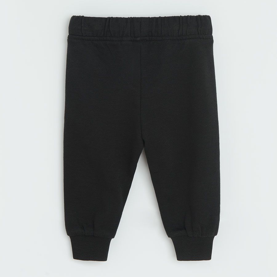 Black jogging pants